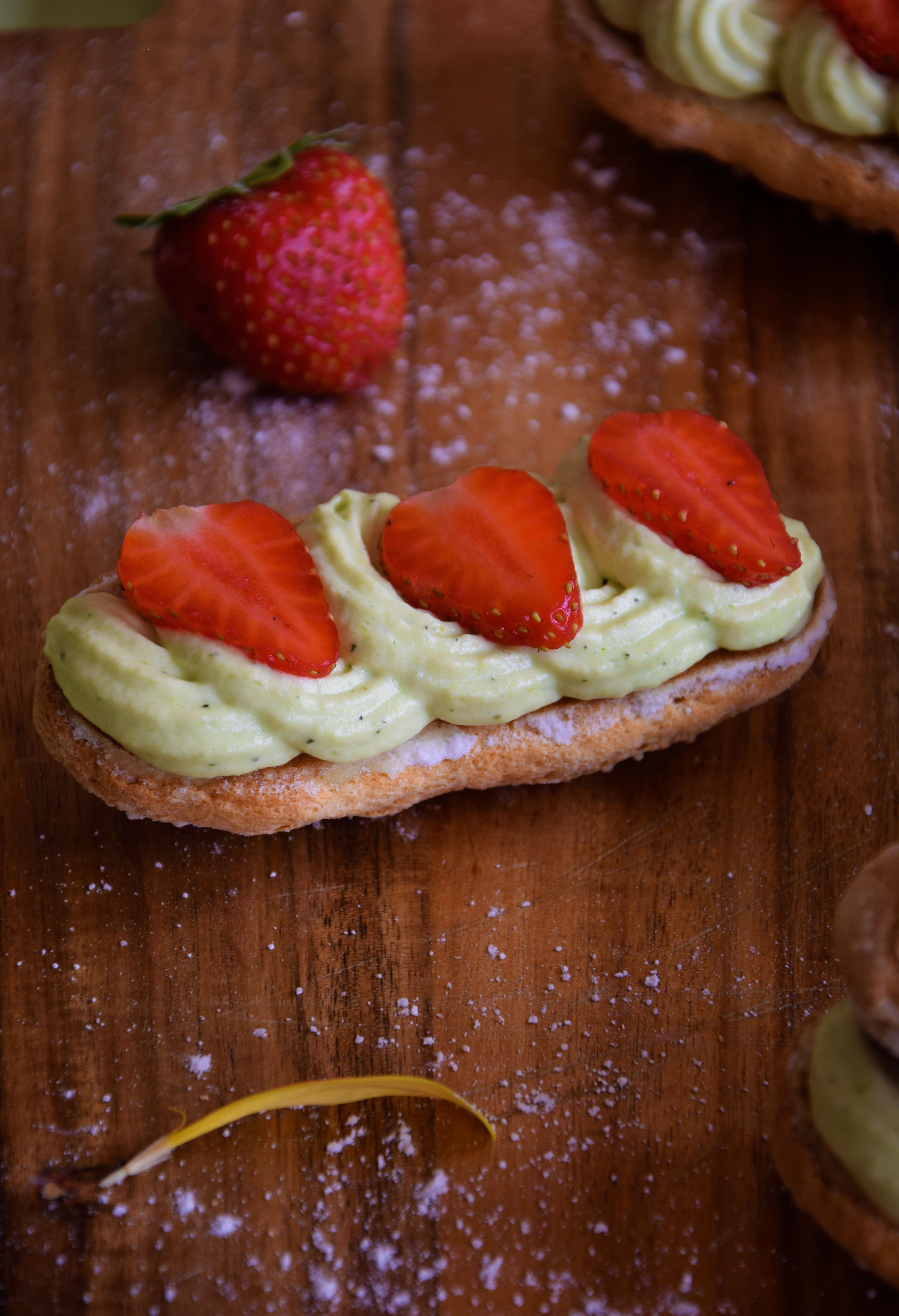 eclair-fraise-pistache