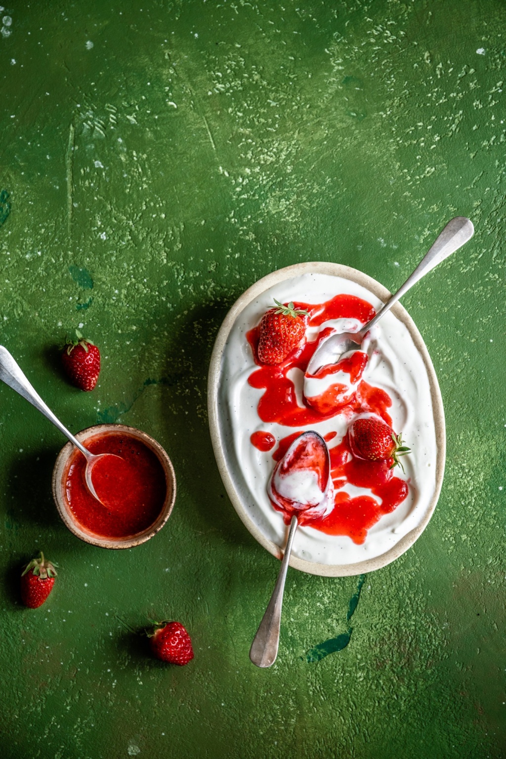 Sundae à la vanille & son coulis à la fraise (sanssorbetière)